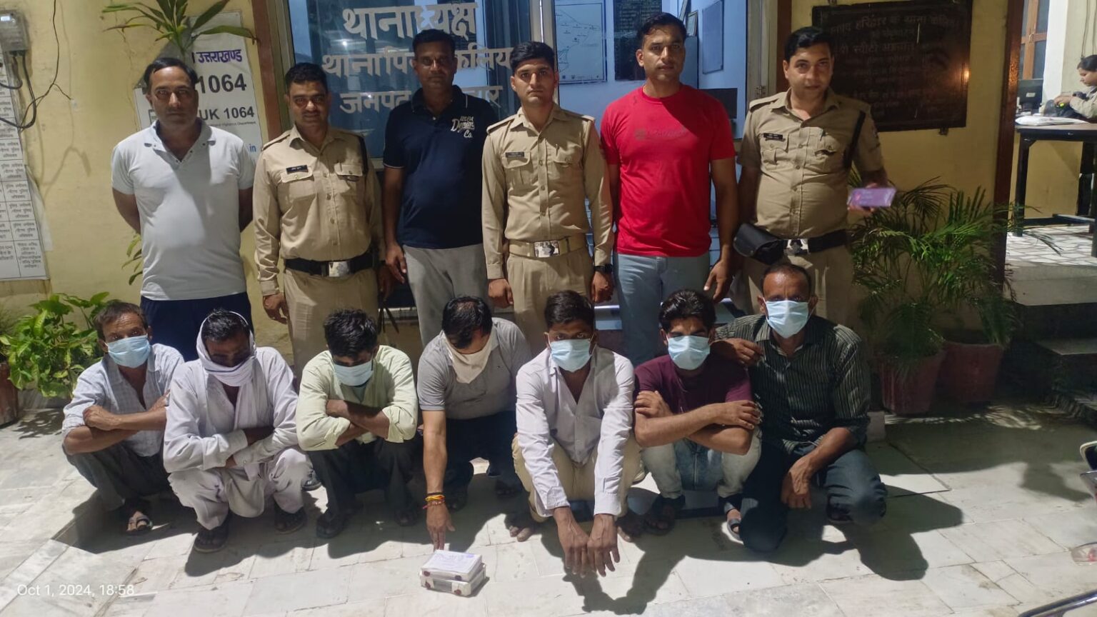 आम के बाग़ में जुआ खेलते 07 आरोपी गिरफ्तार, 32310 रुपये की नगदी जब्त