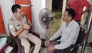 अकेले रह रहे बुजुर्गों के लिए आगे आई हरिद्वार पुलिस, घर पहुंचकर लिया सुरक्षा का जायजा